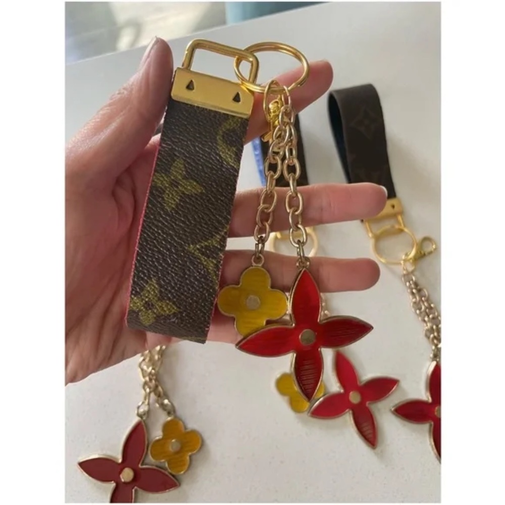 Designer Floral Keychain - Picture 7 of 7